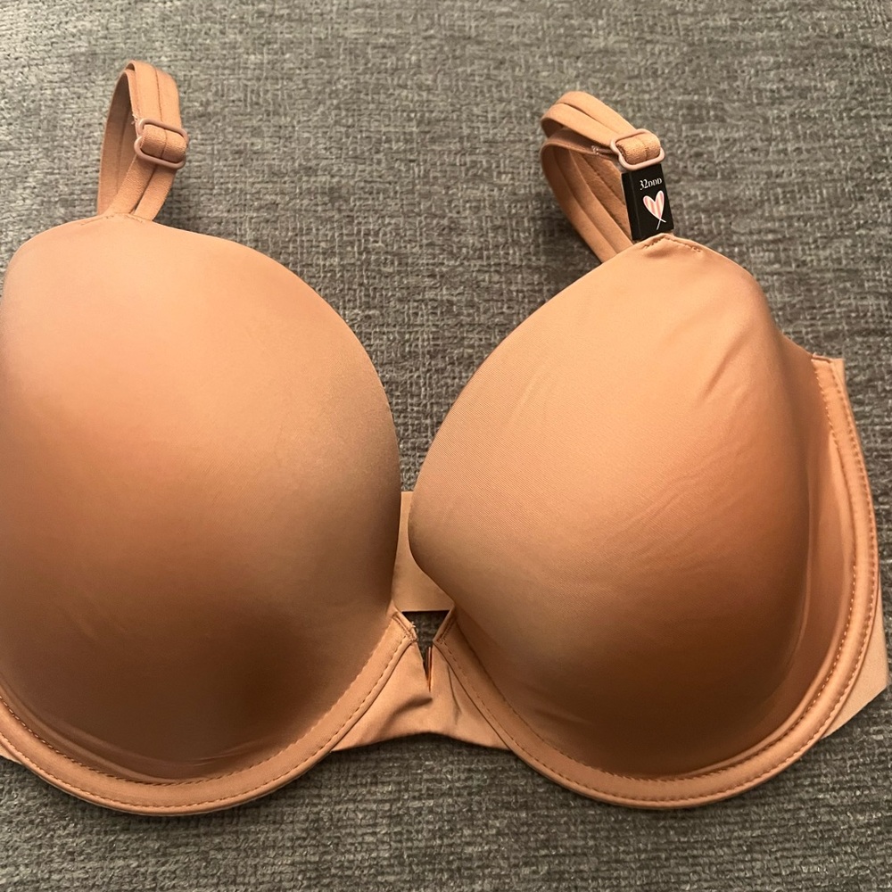 - Victorias Secret Lightly Lined demi. Size 32 DDD